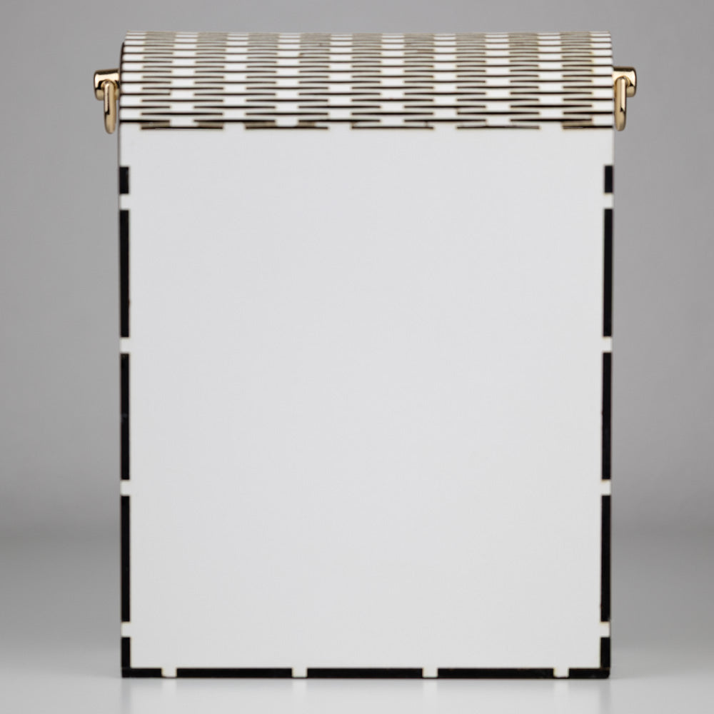 Holz Handtasche mit Baby Kuh – Ein Kunstwerk aus weissem Holz