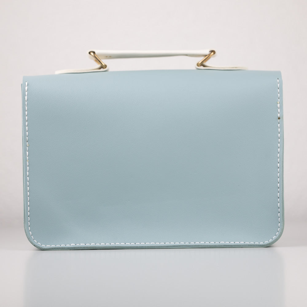 Handgemachte Kunstleder Handtasche in Hellblau – Ein Hauch von Eleganz