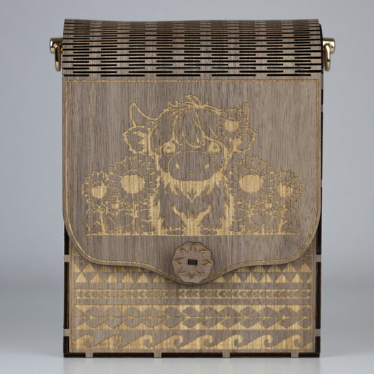 Holz Handtasche mit Baby Kuh – Ein Kunstwerk aus Walnussholz