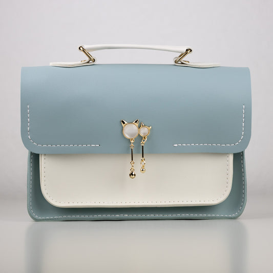 Handgemachte Kunstleder Handtasche in Hellblau – Ein Hauch von Eleganz