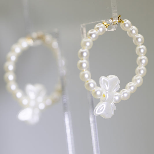Pearl Bow Hoops – Creolen